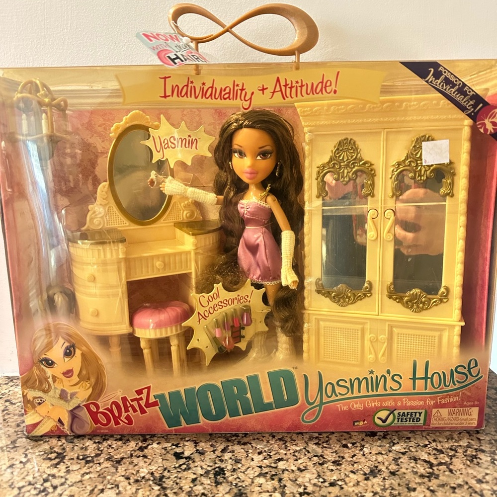 BRATZ WORLD YASMIN’S HOUSE VANITY FURNITURE - New!